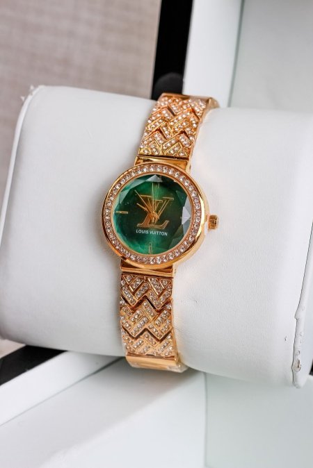 ساعة LOUIS VUITTON فاخرة